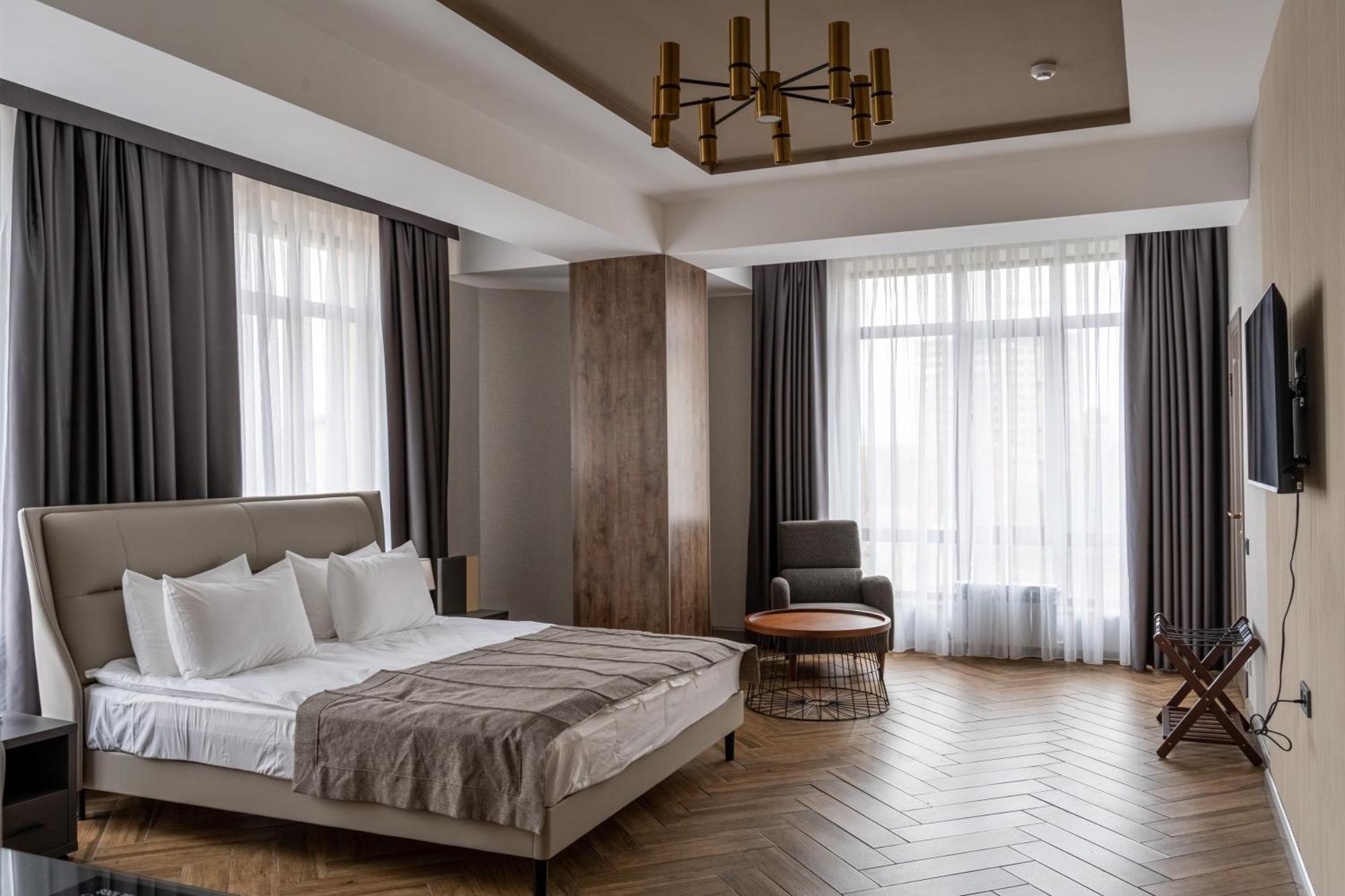 Five Hotel Bishkek Exterior photo